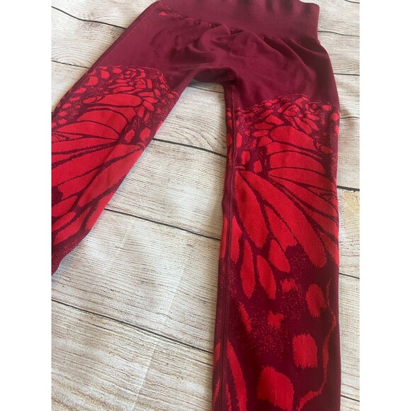 Fabletics High-Waisted Seamless Compression 7/8 Leggings Burgundy Butterfly Sz S - Picture 7 of 8